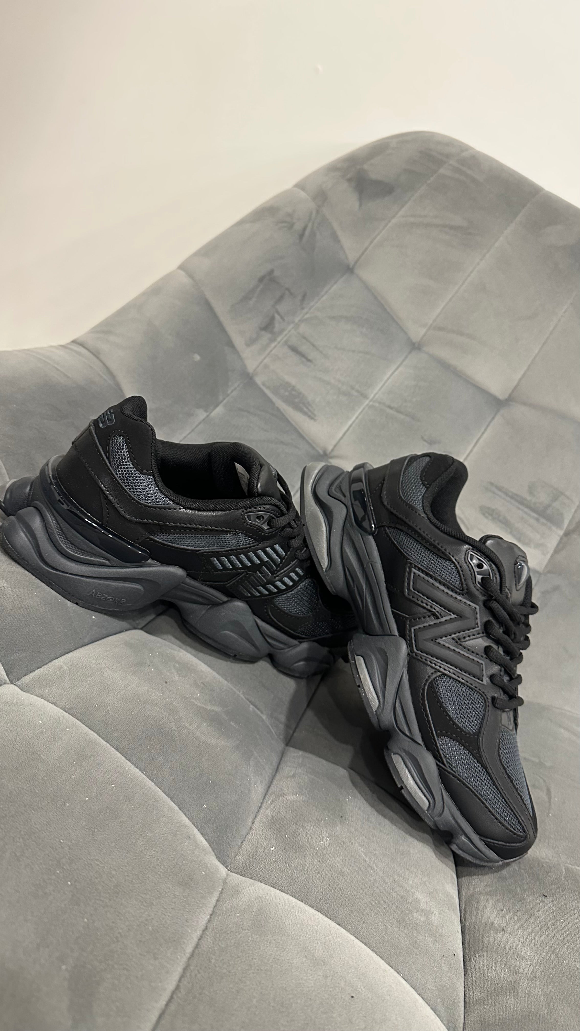 New Balance 9060 Triple Black